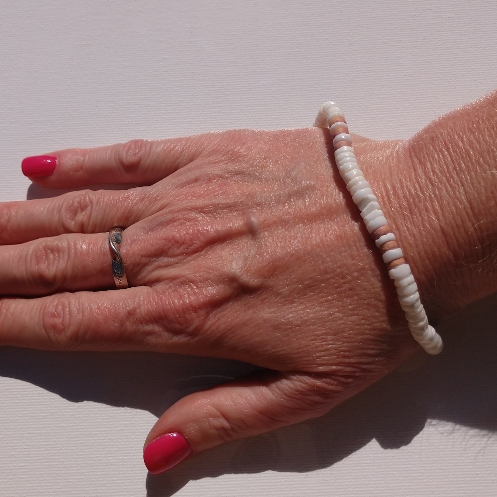 Hawaiian Puka Shell Bracelet Pink and White Shells